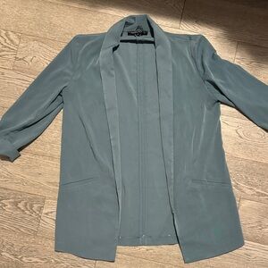 Elegant Women's Gray Blazer